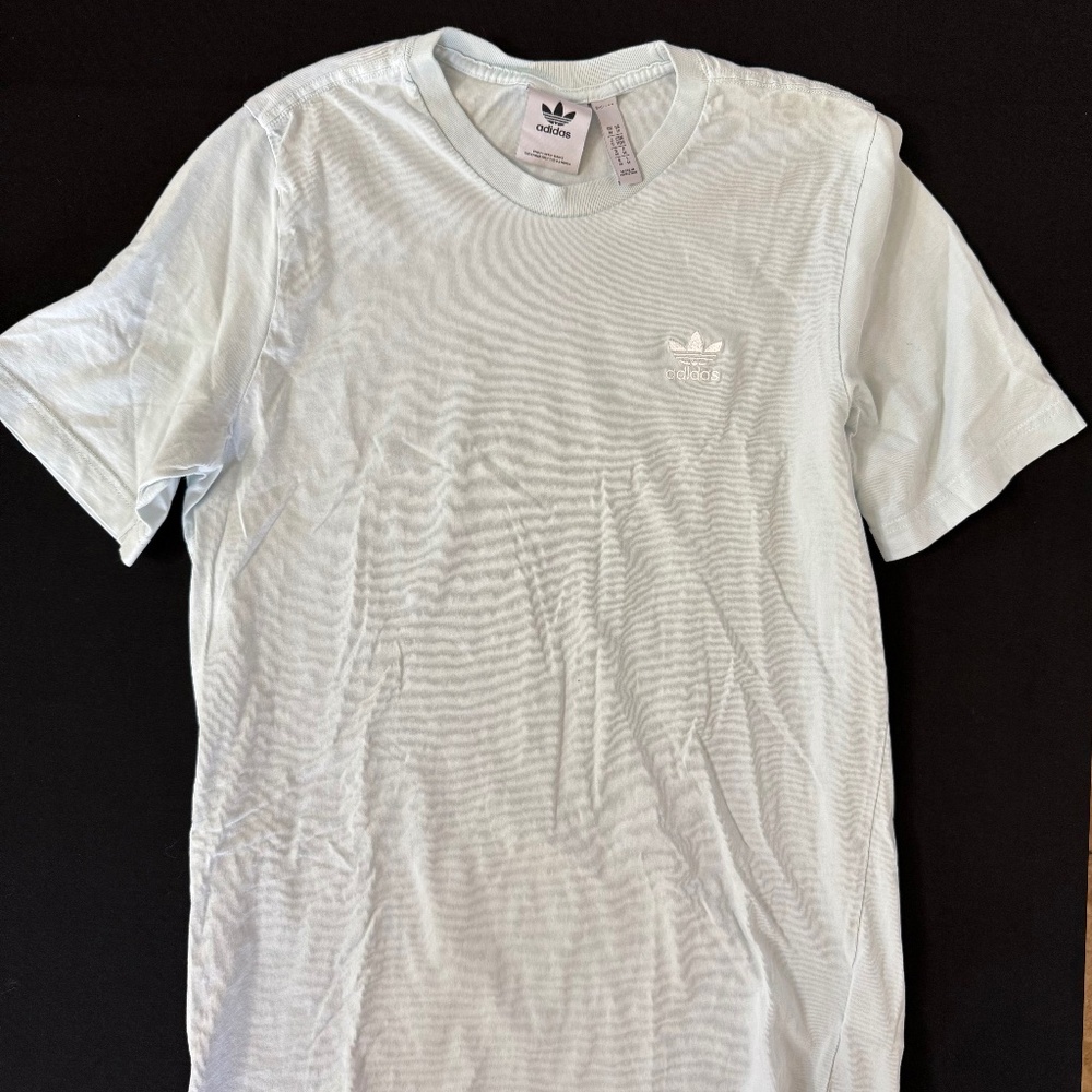 ADIDAS - MEN’S MEDIUM - GENTLY WORN TEE